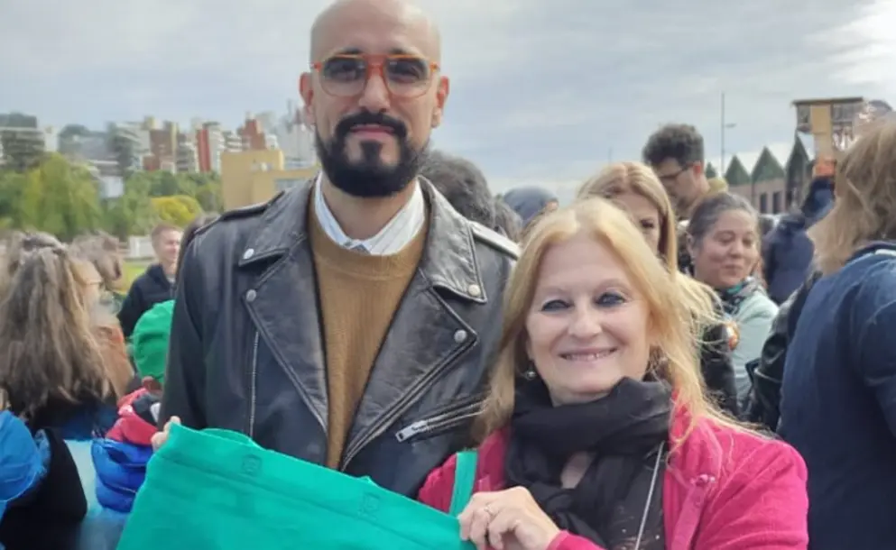 EL CANTANTE ABEL PINTOS Y UN MOMENTO ÚNICO