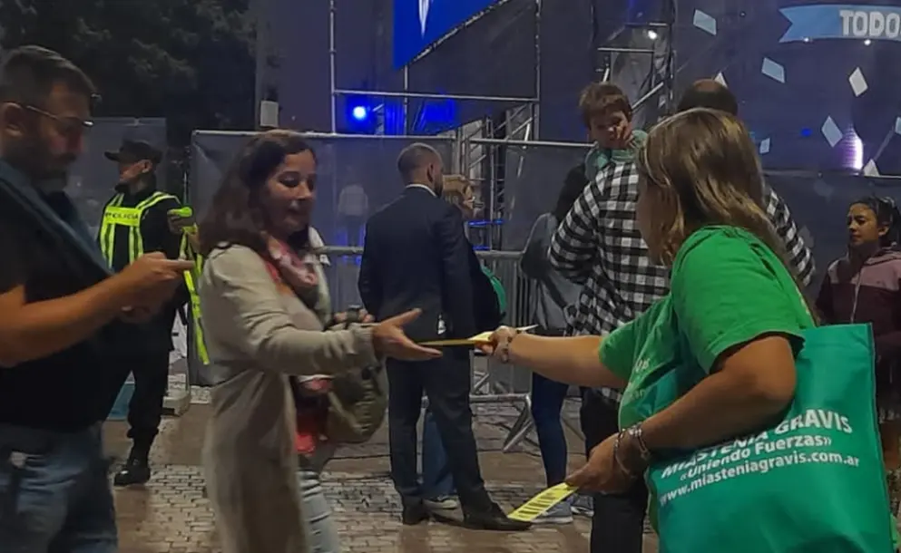 DIFUSIÓN DE MIASTENIA GRAVIS EN LA 39° FIESTA DE LAS COLECTIVIDADES DE ROSARIO