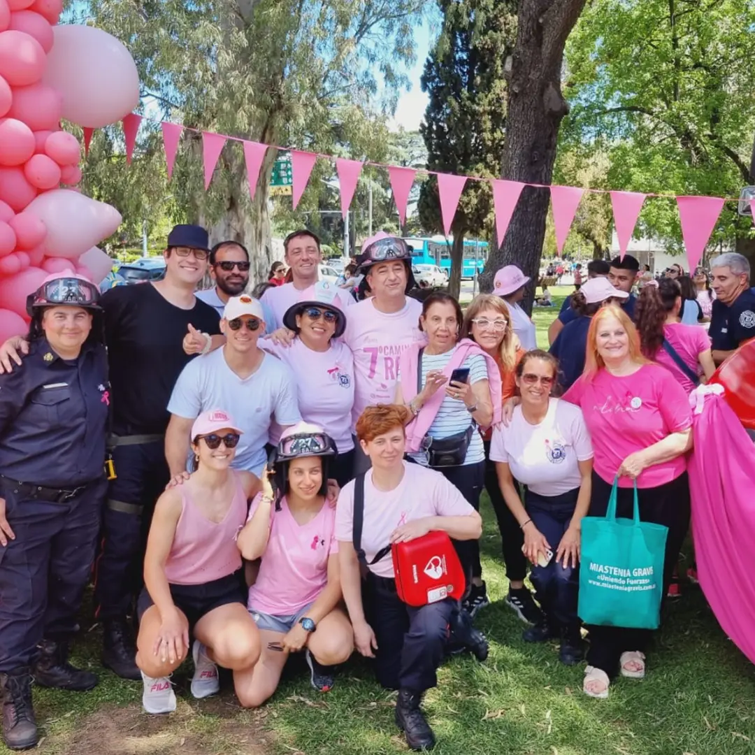 ACOMPAÑANDO LA CAMINATA ROSA